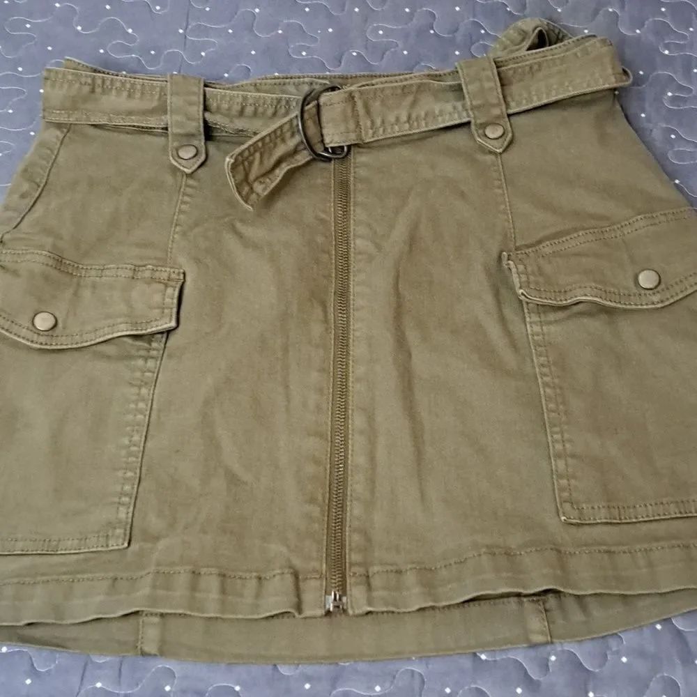SO green zipper skirt size 13